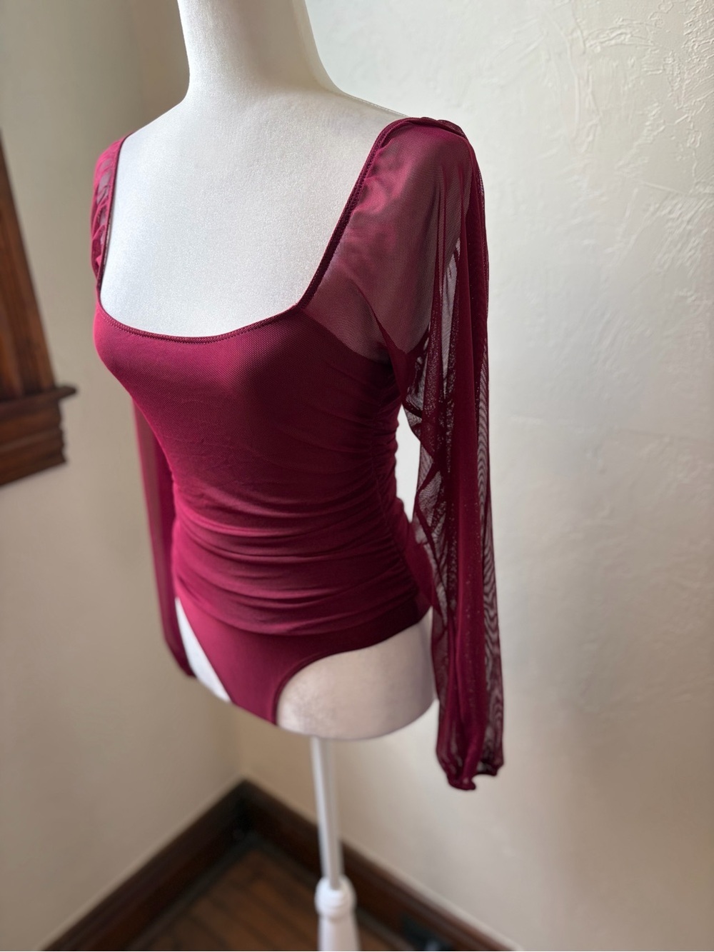 Windsor Burgundy Sheer Mesh Sleeve Ruched Bodysuit Medium - Picture 5 of 11